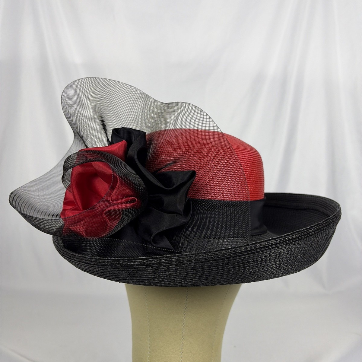 Vintage 80s SYLVIA Red Black Straw Bowler Hat Red & Black  display picture 2