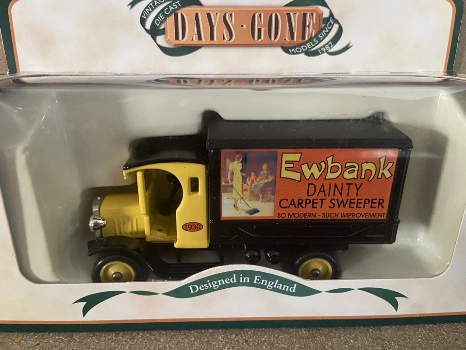 Vintage 2003 Lledo Days Gone - 1926 Dennis Delivery Van Ewbank Sweeper - Boxed - Image 2 of 4