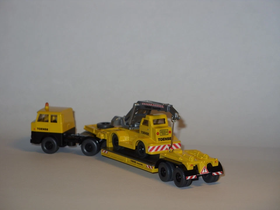 Wiking TOENSE Henschel HS20 Tieflader 3/2 mit Demag Kran als Ladung - Bild 3 von 4