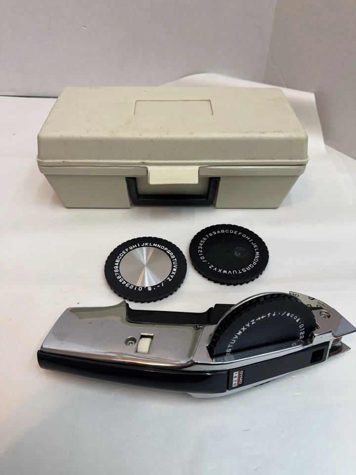 Máquina de cinta profesional DYMO 1570 de colección resistente fabricante de etiquetas con estuche rígido Foto 2 de 4