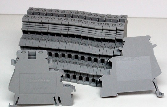 17 Unused Phoenix Contact # DIK 1.5 Initiator Terminal Blocks, DIK15