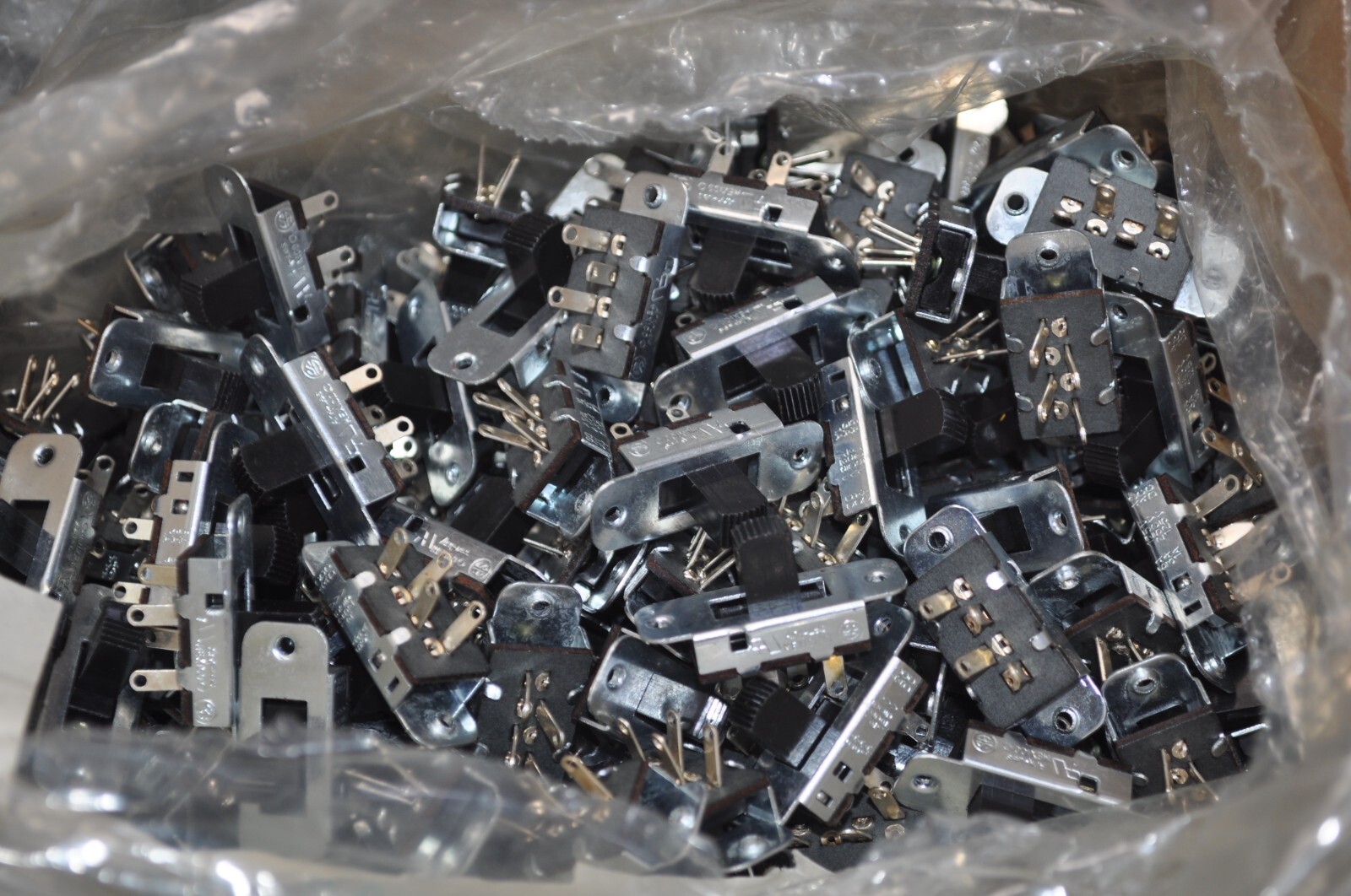 100x Ark-Les 3-Position Slide Switch On-On-Momentary On SP3T 6A 125VAC 1A 125VDC