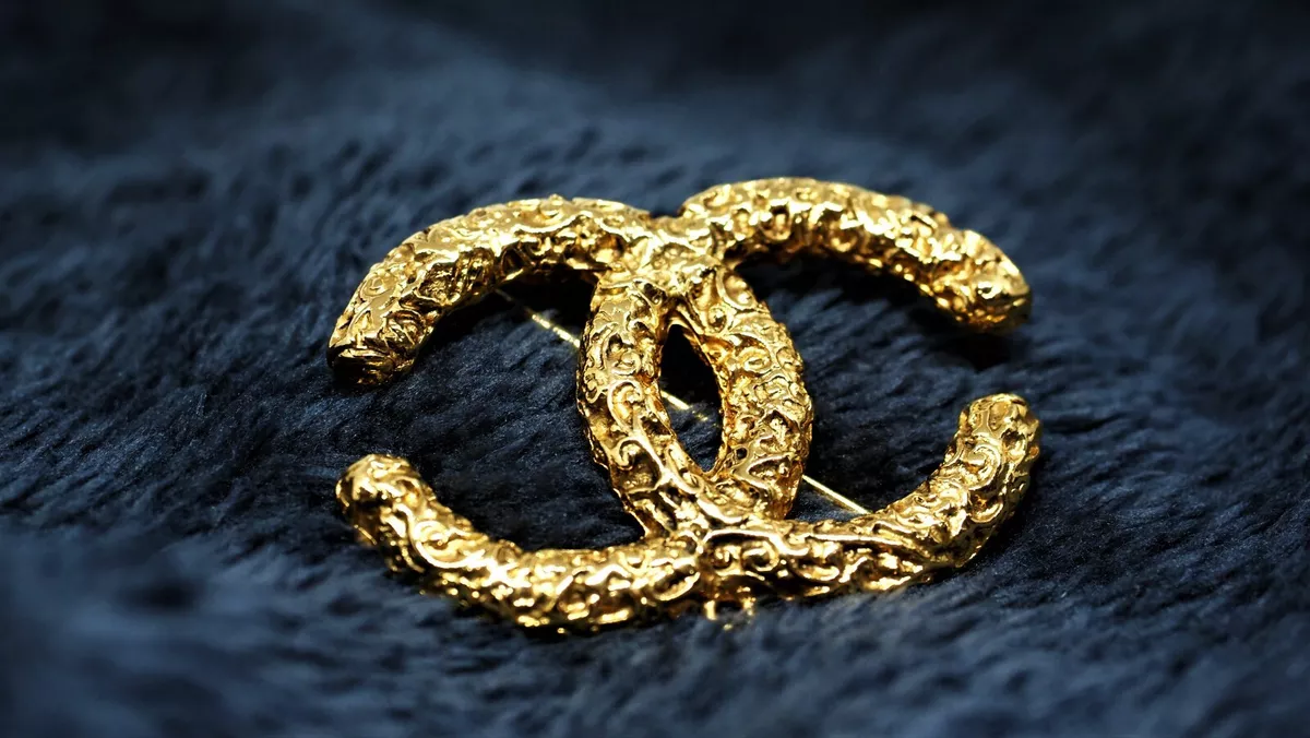 Chanel Rhinestone Brooch Pin Gold 99582