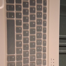 Slim Bluetooth Keyboard Built-In Battery White QWERTY Wireless Plastic Used