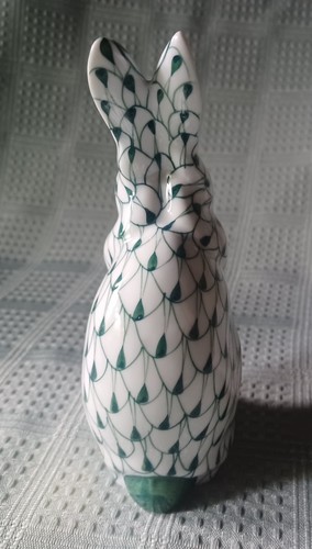 Andrea by Sadek White & Green Bunny Rabbit Herend Style Fishnet Figurine 5 3/4”H - Picture 2 of 11