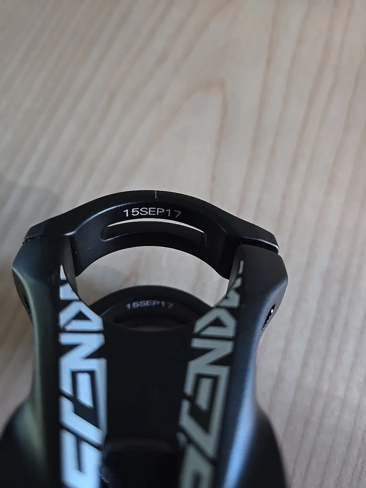 TruVativ Descendant Stem 40 mm Clamp 35.0mm +/-0 Degree 1 1/8 in Black Aluminum - Image 4 of 4