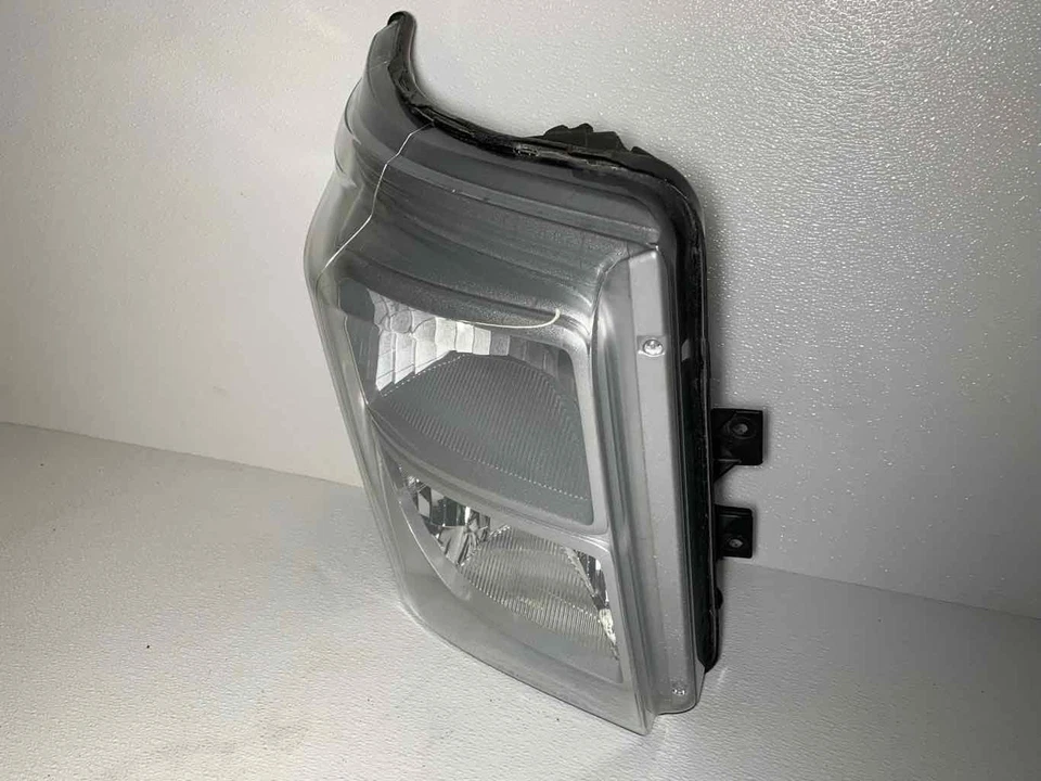 2016 Used OEM F-250 Super Duty RH Headlamp Assembly Part # BC3Z13008E Original Foto 3 de 4