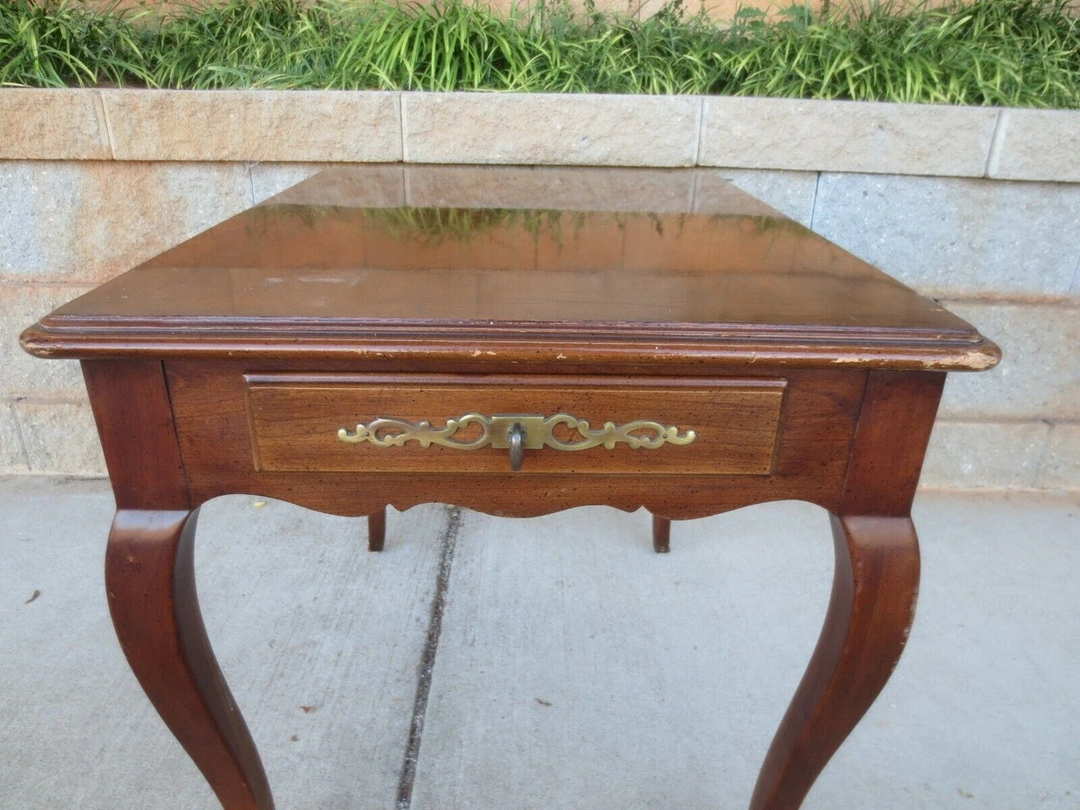 Ethan Allen Knob Creek Collection Cherry Queen Anne Style End Table