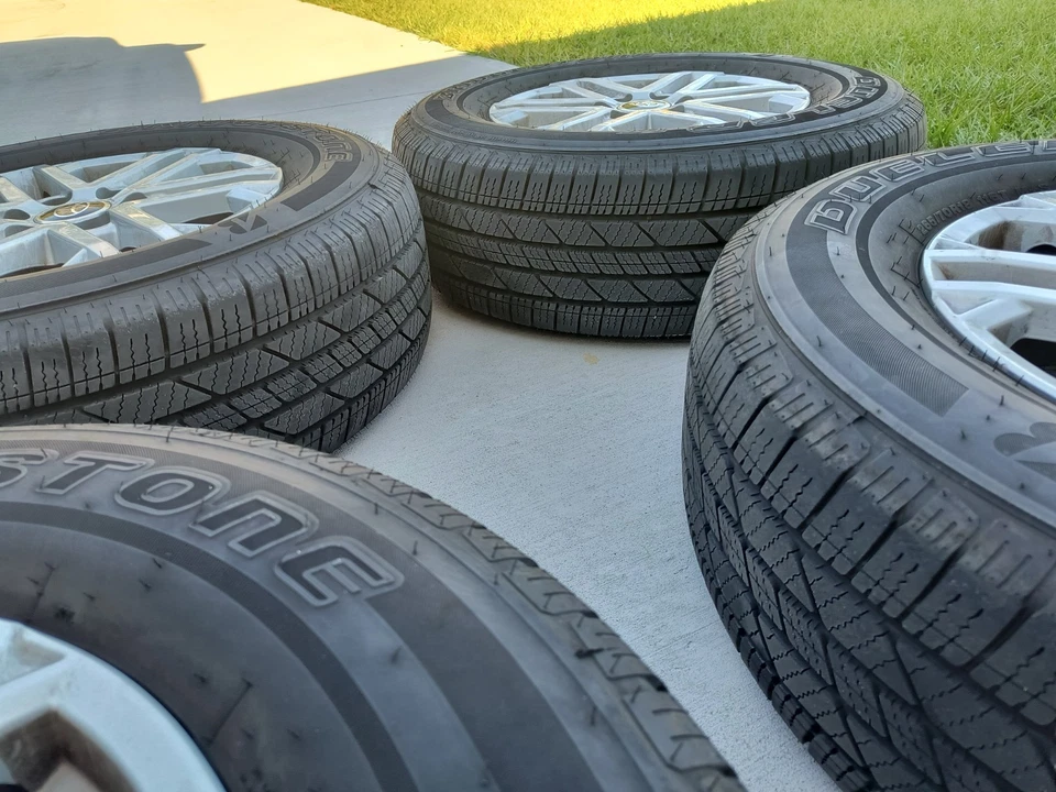 Llantas Toyota Sequoia OEM 18" llantas neumáticos 2023 2024 2025 Foto 4 de 4