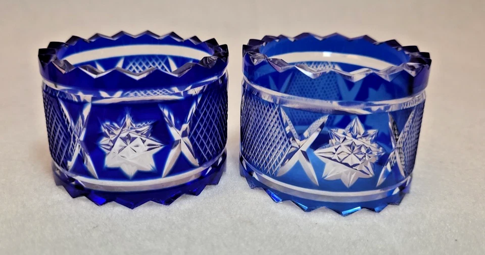 Juego de 4 servilleteros vintage checos bohemios azul cobalto corte a vidrio transparente Foto 2 de 4