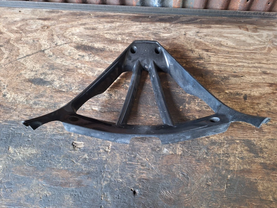 Yamaha YZF R1 5VY - Cubierta de relleno de carenado de panel en V para carenado de vientre inferior delantero Foto 4 de 4