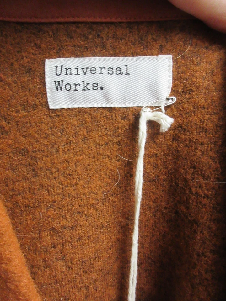Nuevo con etiquetas Universal Works Lana Mezcla Polar Tareas Cárdigan Suéter - Naranja Quemado Med Foto 3 de 4