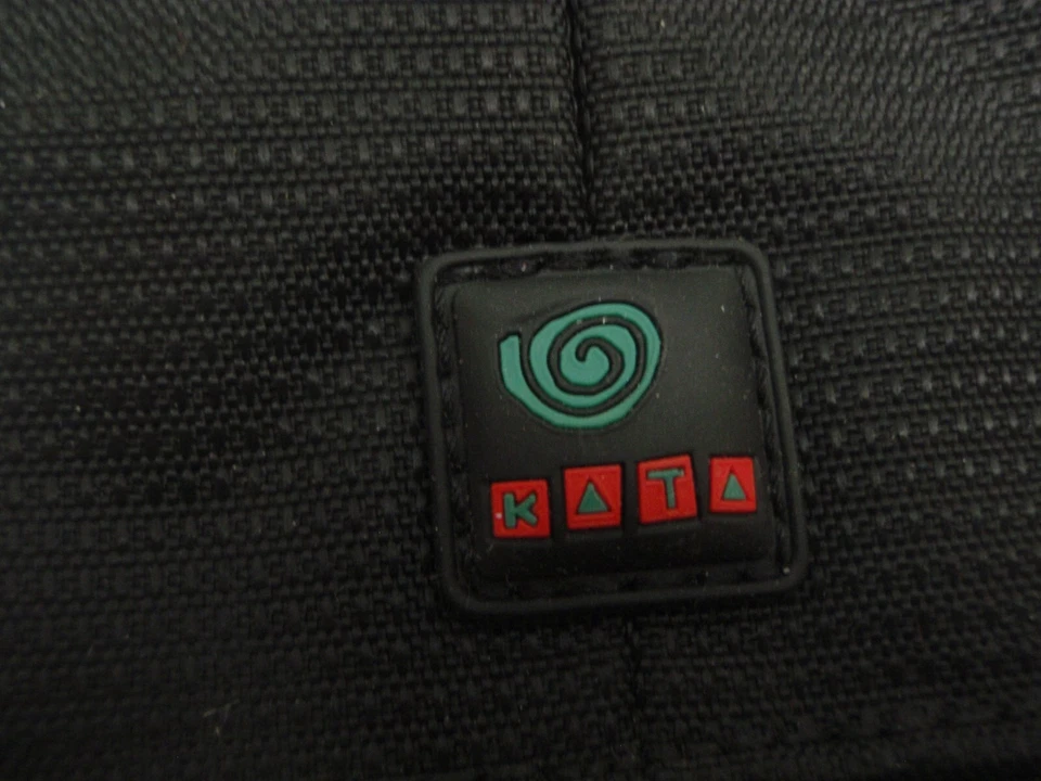 DIGITAL CAMERA BAG POUCH BLACK CARRY COMPACT TRAVEL POCKET SHOULDER STRAP - Image 2 of 4