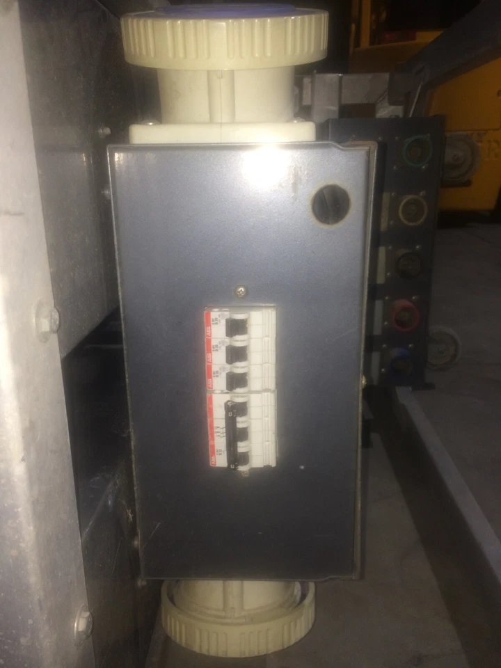  Electrical Distribution Gang 盒子。 多个连接端口 480VAC 接收器 — 第 3/4 张图片