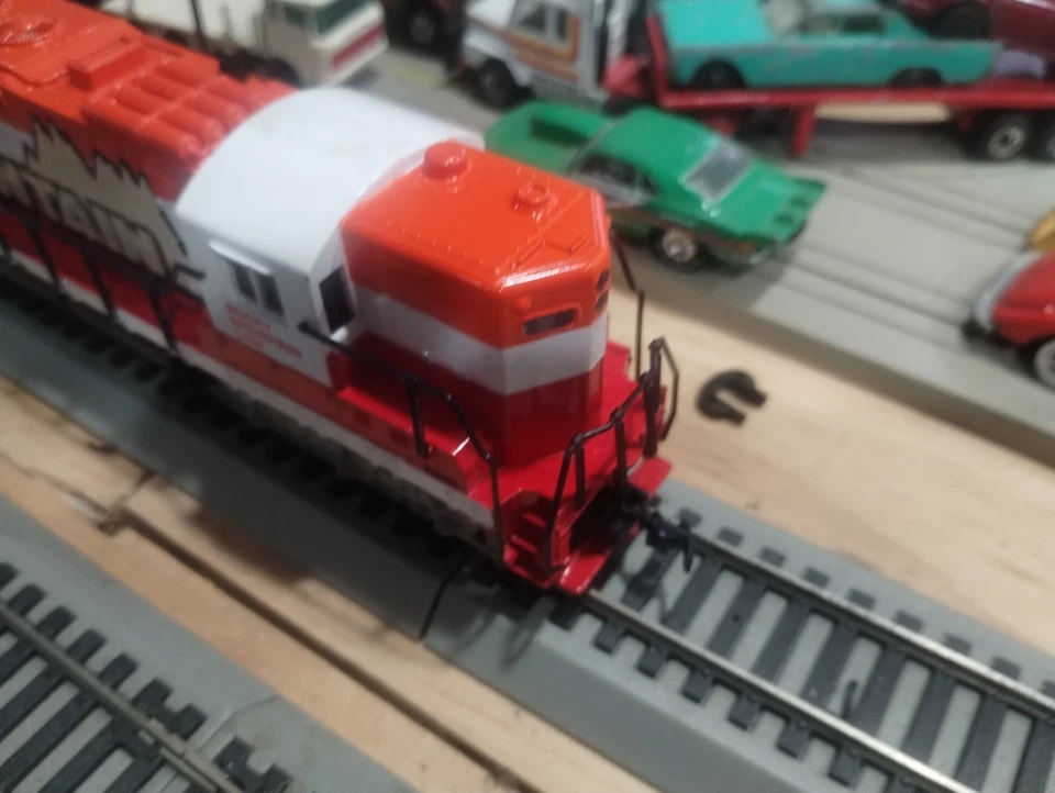 HO Scale Tyco Powered Rocky Mountain Line Diesel Locomotive Parts Or Repair - Image 2 of 4