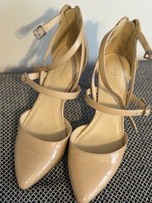 Liz Claiborne Strappy Beige Pointed Toe  Heels Crocodile Memory Foam Classic 