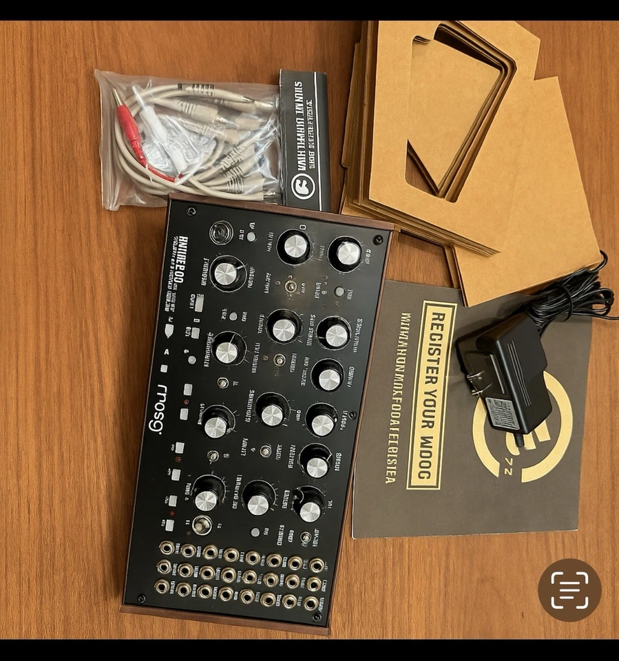 Paquete Moog: Caja abierta dfam, A Mint Mother 32, soporte Moog de 3 niveles, ajuste y parche Foto 2 de 4