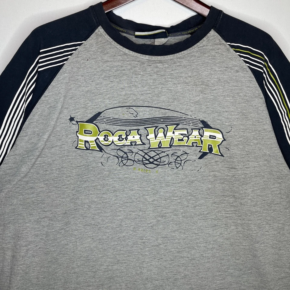 Camiseta Raglán Gráfica Azul Marino 4X Para Hombre Rocawear Y2K Streetwear Foto 2 de 4