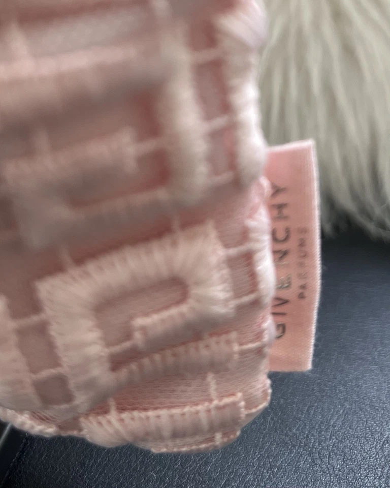 Givenchy Bolsa de Belleza Reciclada Bolso Cartera con Correa Extraíble y Dije Foto 2 de 4