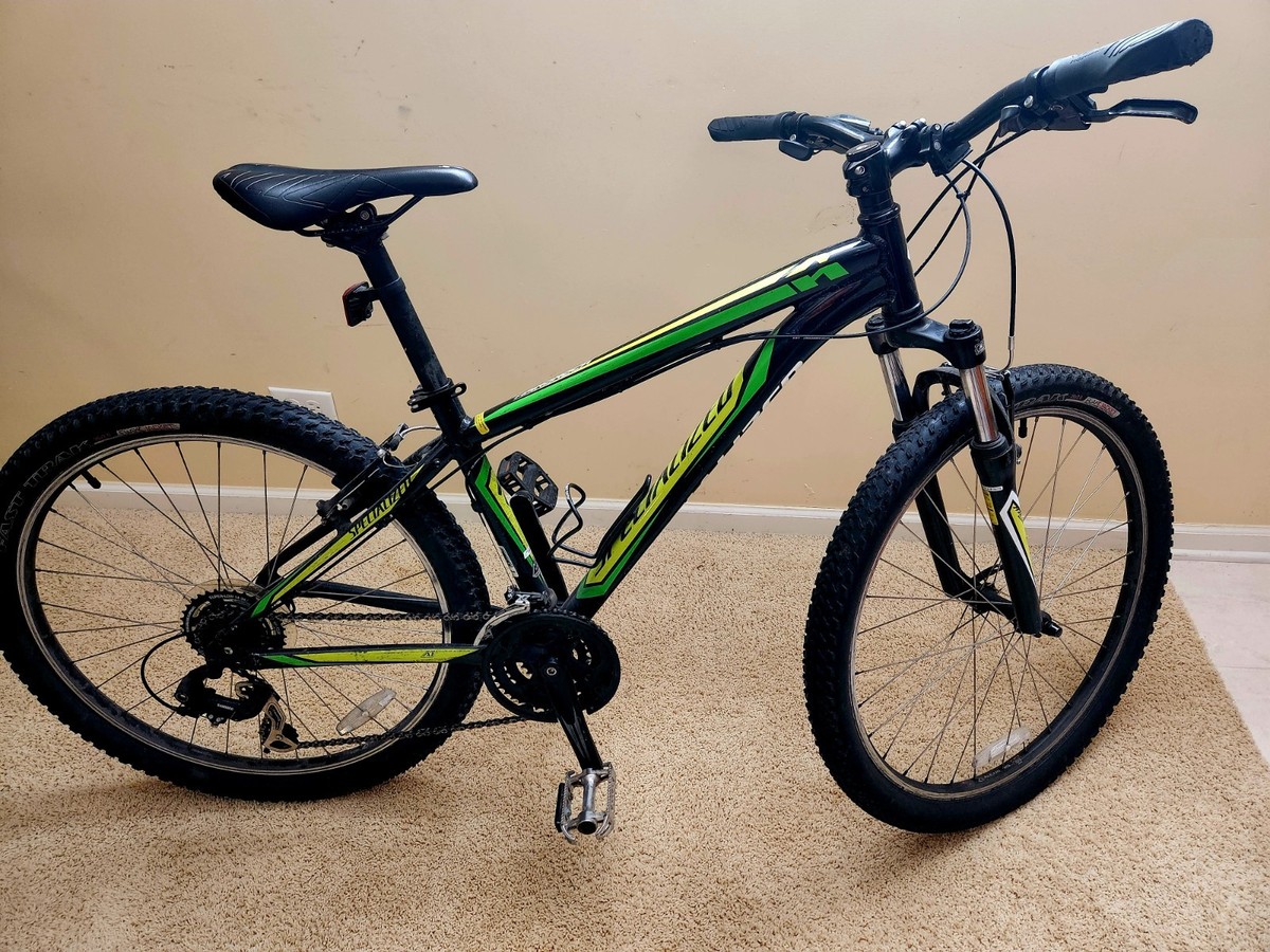 Specialized Mountain Bike Hardrock Bicycle 2015 15.5