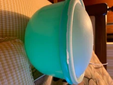 Vintage Tupperware 1424-Green Lettuce Keeper  & Lid  7.5in Diameter. No spike.