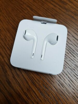 Apple EarPods Headphones Lightning GENUINE for iPhone 7 / 8+ / X / XR / XS MAX