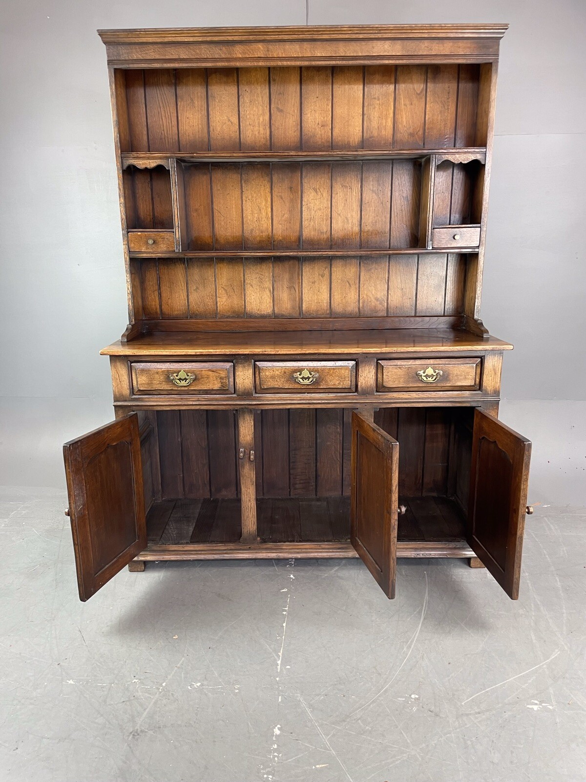 Titchmarsh And Goodwin Solid Oak Welsh Dresser And Rack Model RL 19855