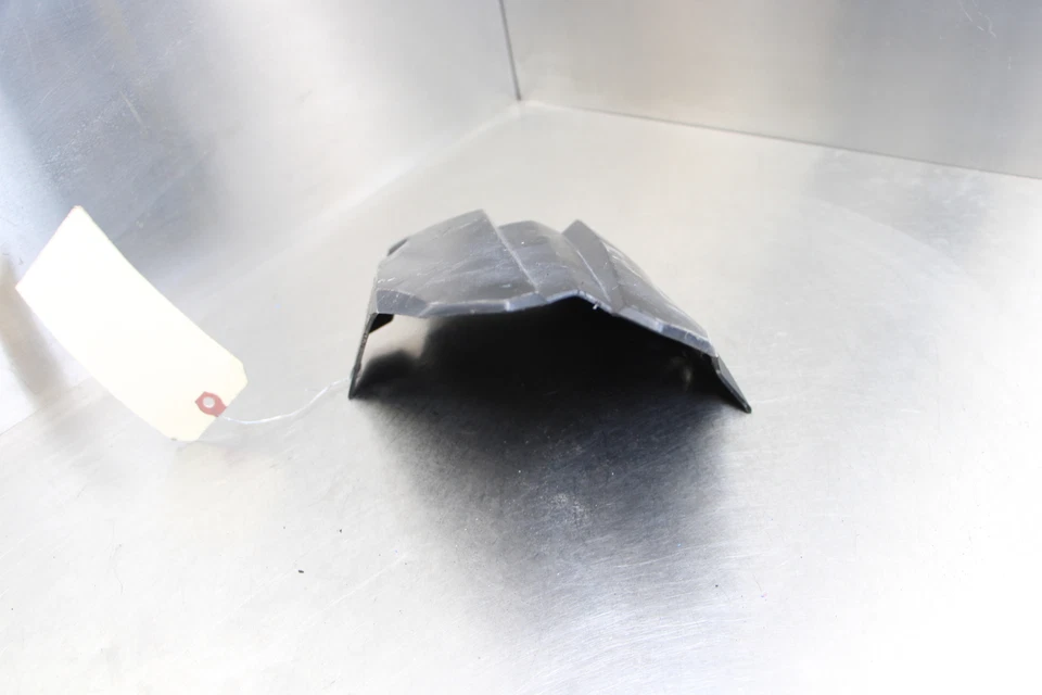 13-15 TRIUMPH STREET TRIPLE R REAR BACK WHEEL TIRE HUGGER FENDER - Изображение 4 из 4