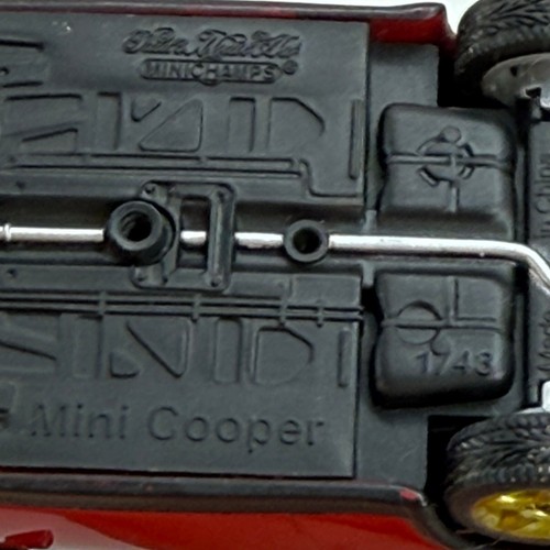 Paul's Model Art Minichamps Mini Cooper 1:43 Scale Red and White Mini Cooper - Bild 7 von 8