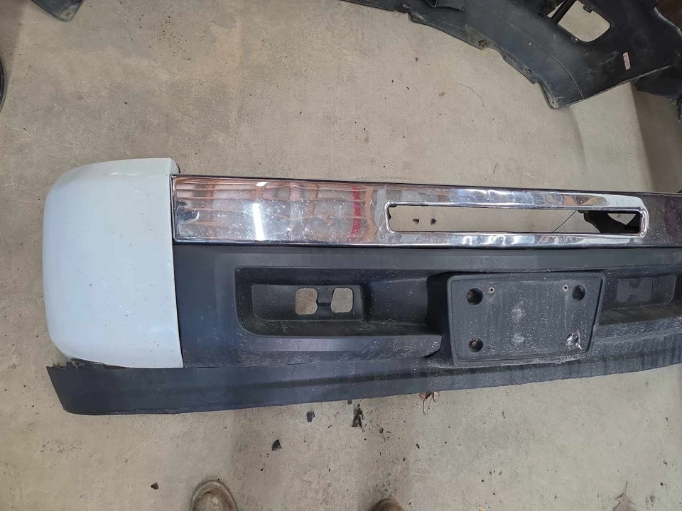 09 CHEVY SILVERADO 1500 Front Bumper (No Shipping) - Image 3 of 4