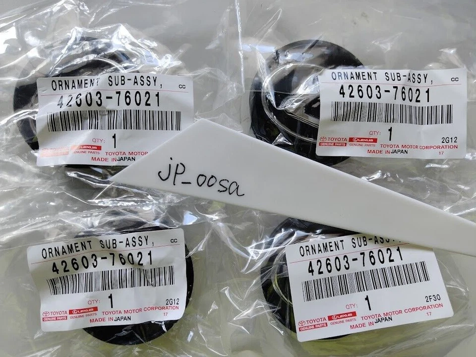 LEXUS GENUINE 11-17 CT200h ORNAMENT BLACK LOGO WHEEL HUB CAP 42603-76021 OEM New — 第 2/4 张图片