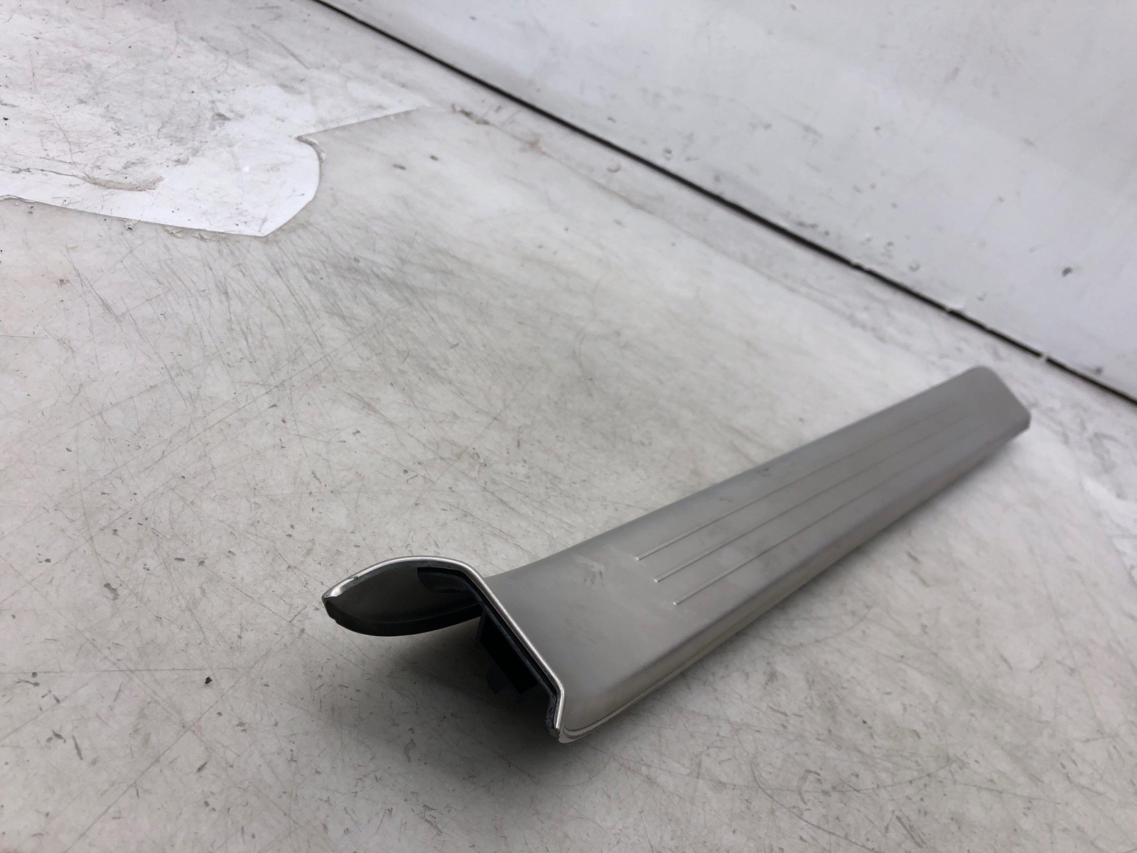 2006-2012 BENTLEY CONTINENTAL FRONT LEFT SILL SCUFF PLATE 3W4863381P *SCRATCHES*