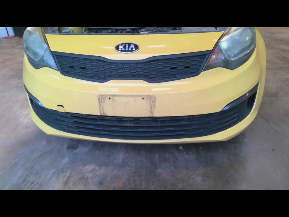 Used Front Bumper Assembly Front fits: 2016 Kia Rio Sdn w/o fog lamps Front Grad - Изображение 3 из 4