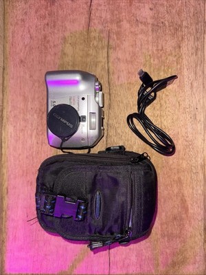 Olympus Camedia C-5000 Zoom 5.0MP Compact Digital Camera Silver    