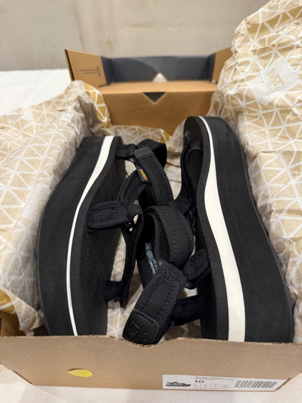 Teva Flatform Women's Universal Mesh Print Size 10 Color Black/ White image 10