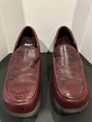 Predictions Burgundy & Black Chunky Heel Loafers Womens Size 9 Y2K