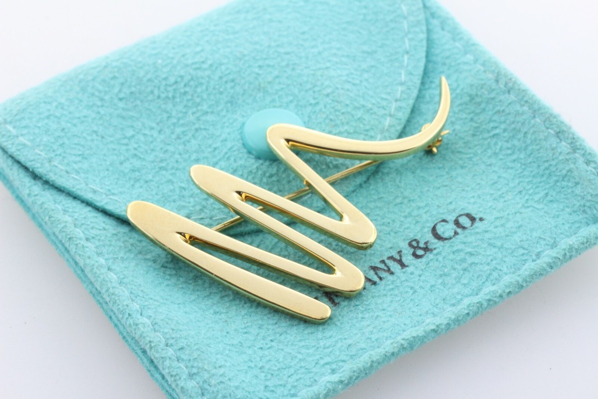 Tiffany & Co. ブローチ ティファニーブルー ティファニー ブルーに彩られたウォッチ | Tiffany & Co.