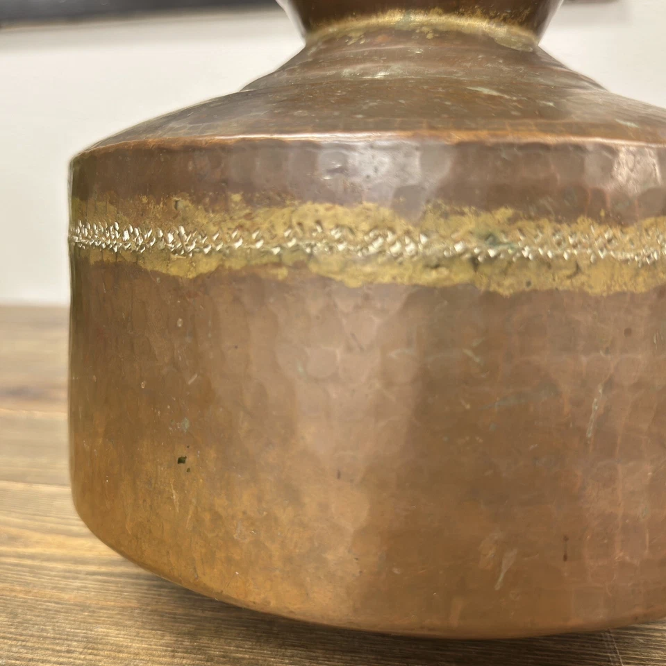 Antique Brass Round Bottom Water Pot Matka Lota Hammered Hand Crafted 1.R mark - Image 2 of 4