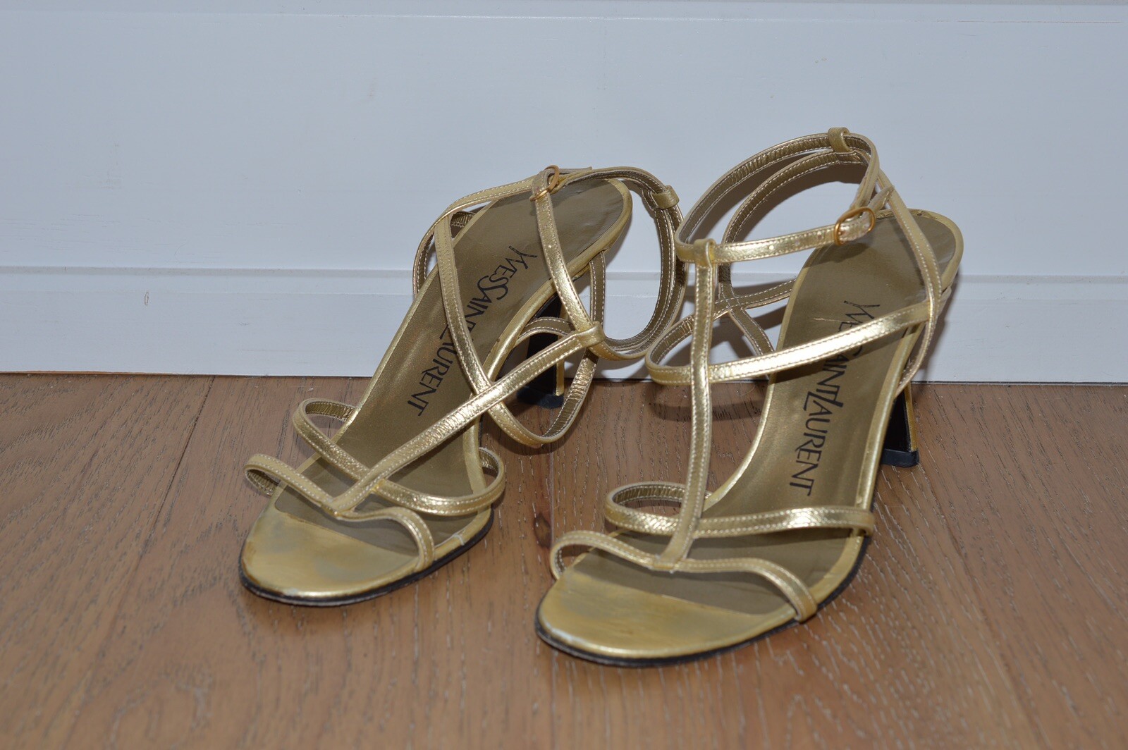 Sandali in oro Yves Saint Laurent in pelle tacco alto scarpe con cinturini taglia 6 YSL