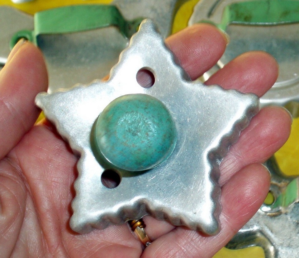 VINTAGE METAL CHRISTMAS COOKIE CUTTER GREEN RED HANDLE COLLECTION