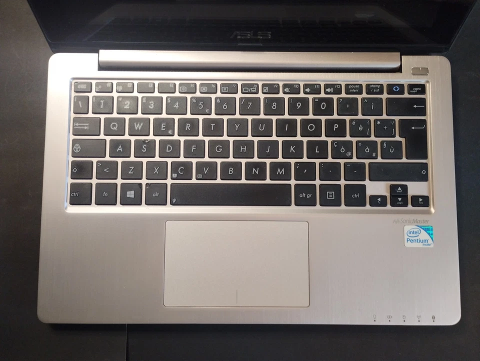 Asus S200E PC Notebook  11.6" Touchscreen Webcam WiFi Bluetooth Win 8 Leggere! - Immagine 2 di 4