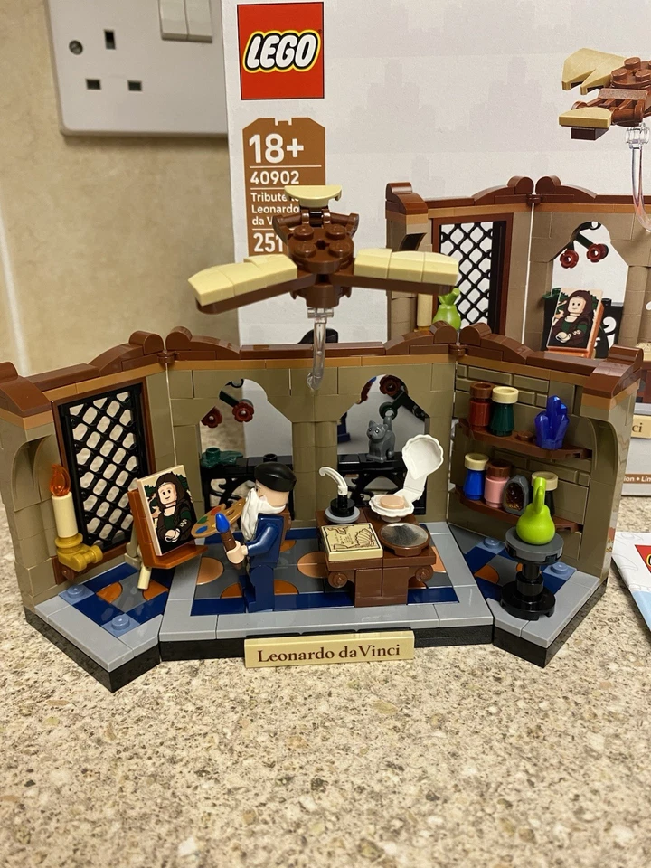LEGO 40902 Tribute to Leonardo da Vinci, photo 2 of 2