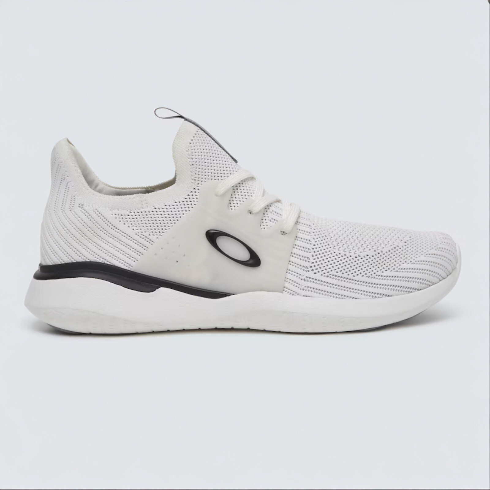 Мужские кроссовки Oakley Chagos Белые черные кроссовки для комфортной ходьбы 11990₽