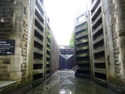Foto 6x4 Die mächtige Tuel Lane Schleuse Sowerby Brücke als die Rochdale Cana c2010