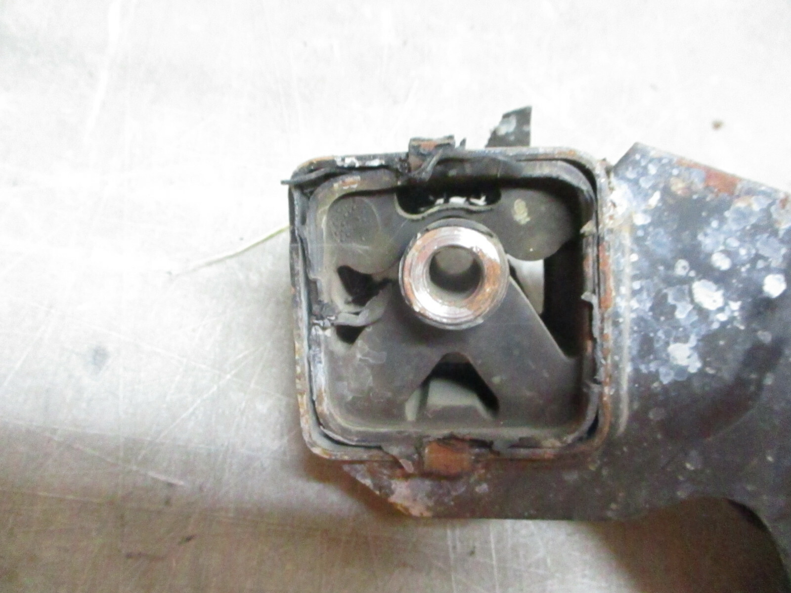Engine Upper Motor Mount 2.2 4 Cyl Turbo Chrysler Maserati TC 89 90 91