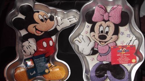 Mickey Mouse and Minnie Mouse Cake Pan Set  - Photo 1 sur 1