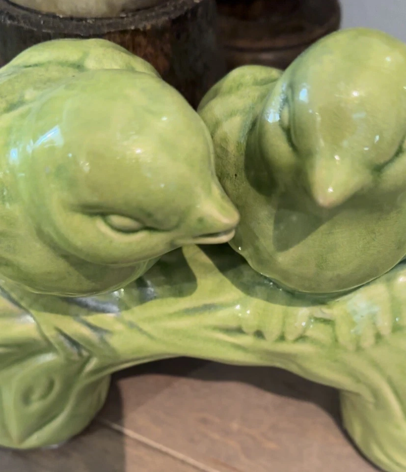 URBAN TRENDS  Ceramic Birds. Ceramic Bird Collectable Figurine - Image 2 of 3