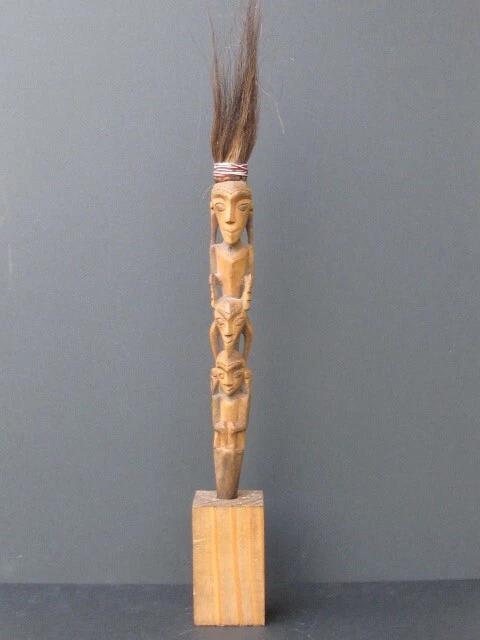 Statue en bois sculpté de personnages en prières en Indonésie- 55 cm - 2 kg - Collection