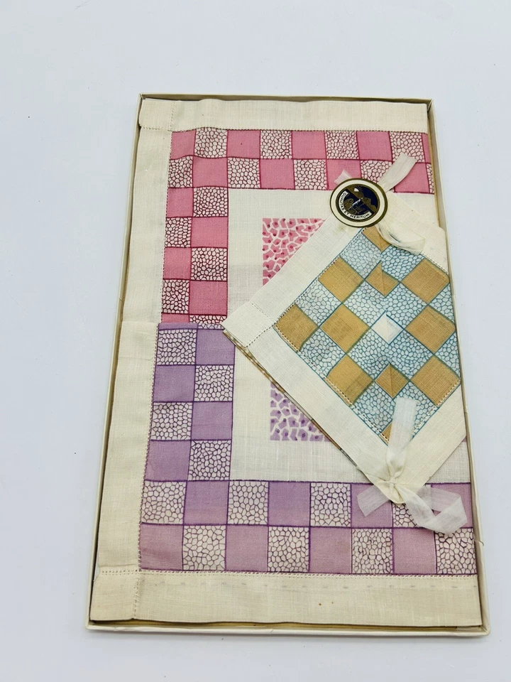 Lote vintage de 3 lenços bordados femininos novidade feitos na Suíça - Imagem 3 de 4