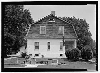 4. SOUTH ELEVATION LODGE BUILDING. VIEW NORTH. - City Point National Cemetery,